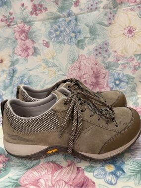 Dansko Paisley suede waterproof sneaker sz 7 like new retail $160 shoes